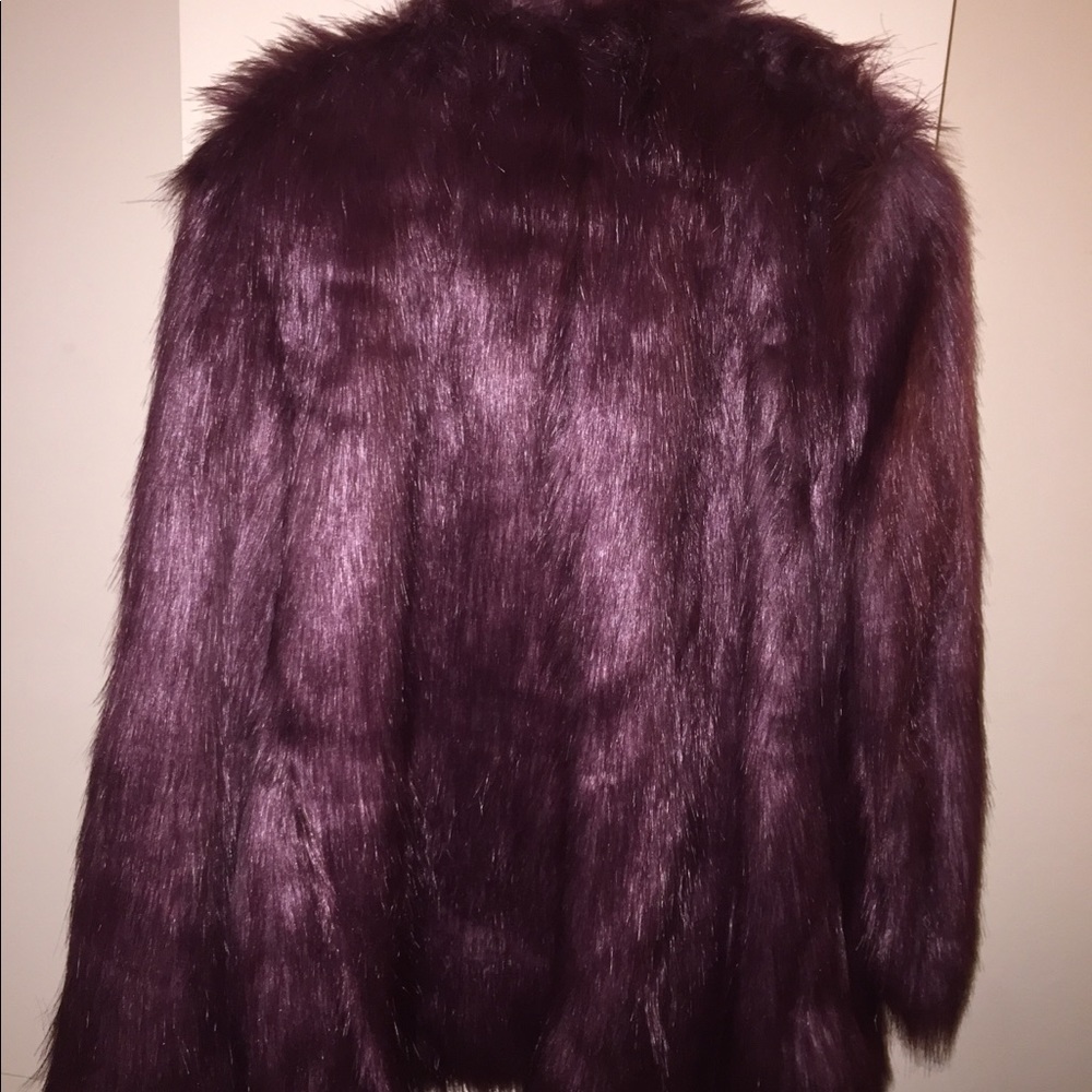 😍🥰NWT Forever 21 Burgundy Faux fur coat. ❣️😍 - Picture 3 of 4